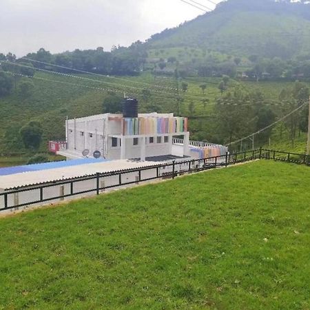 Готель Hill Park Уті Екстер'єр фото